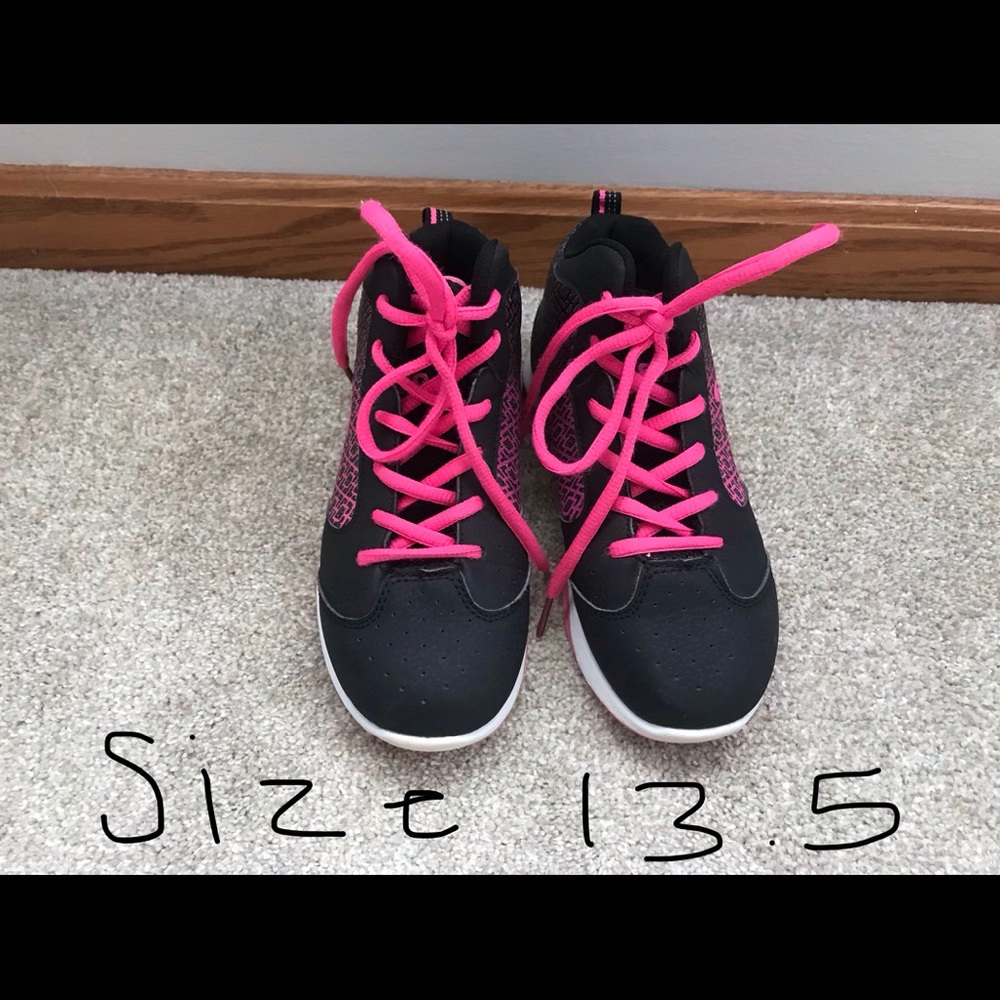 Girls basketball shoes
